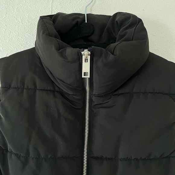 H&M Black Puffer Vest - Picture 4 of 4